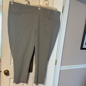 Maurice’s women’s plus-size pull on high rise striped crop style pants; size: 4X